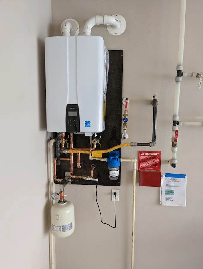 Professional plumber installing copper piping in a Estherville home